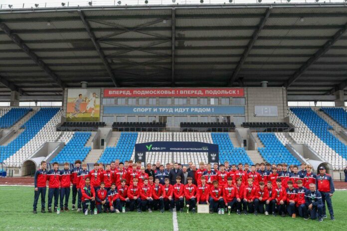 Глава г. о. Подольск встретился с руководством, тренерами и воспитанниками спортшколы по футболу «Витязь» 