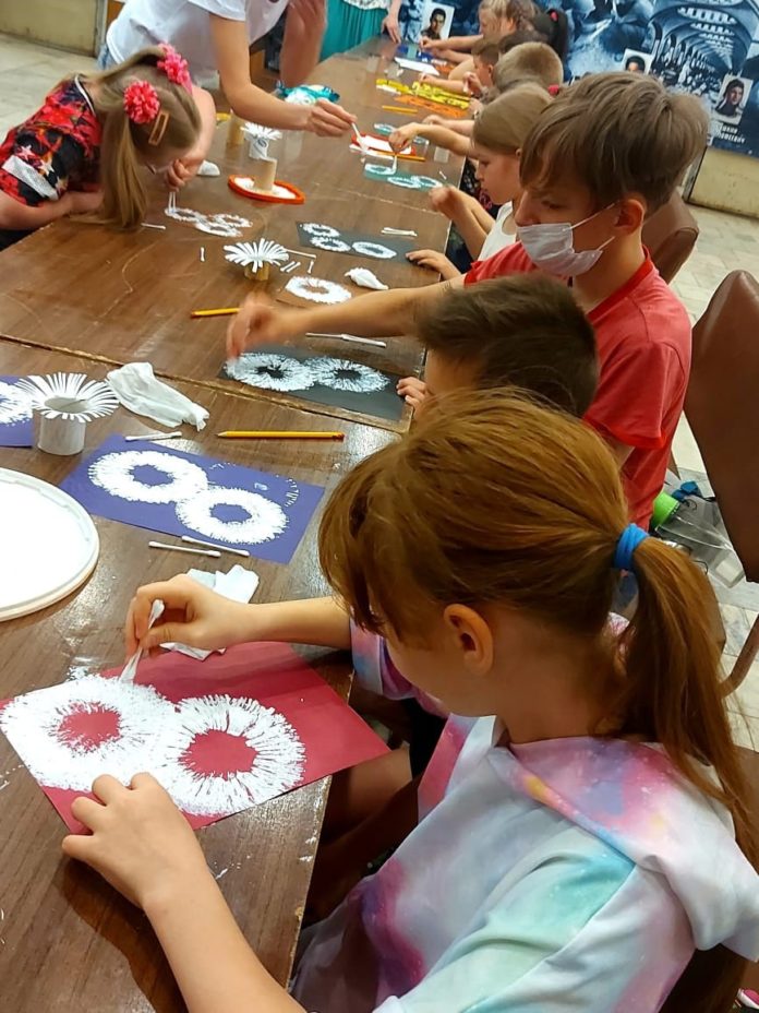 В ДК им. 1 Мая прошел мастер-класс «Фантазии лета»