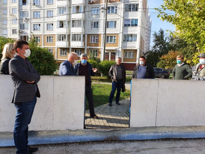 Работу по заливке хоккейной коробки в Кузнечиках поручили УК