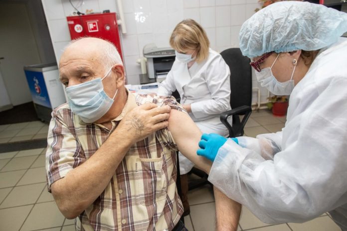 Второй мобильный пункт вакцинации от коронавирусной инфекции в Большом Подольске работает в ТЦ «Остров...