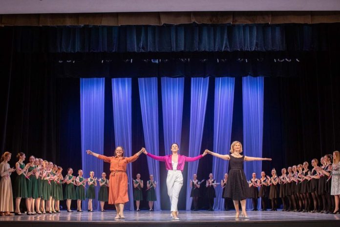 На сцене ДК «Октябрь» состоялся выпускной класс-концерт «Школы танца Е. Морозовой» На сцене ДК «Октябрь» состоялся выпускной класс-концерт «Школы танца Е. Морозовой»