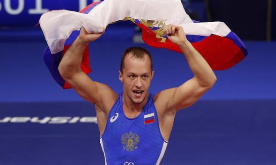 Глава округа Николай Пестов поздравил борца Сергея Емелина с победой на европейском первенстве Глава округа Николай Пестов поздравил борца Сергея Емелина с победой на европейском первенстве