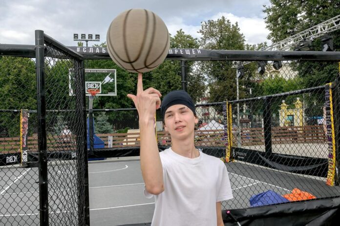 Порядка 5 000 человек приняли участие в фестивале «Легенды улиц» в Подольске Порядка 5 000 человек приняли участие в фестивале «Легенды улиц» в Подольске