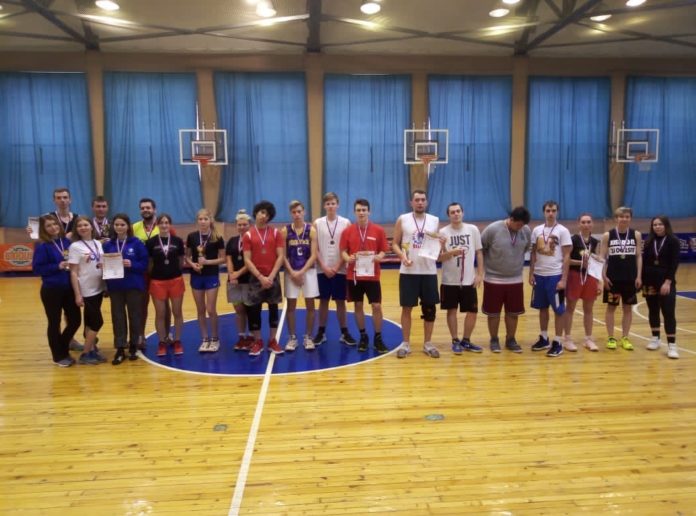 В Подольске прошли соревнования по стритболу среди мужских и женских команд В Подольске прошли соревнования по стритболу среди мужских и женских команд