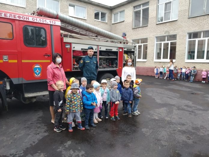 Подольские пожарные провели занятия по ОБЖ в школах города Подольские пожарные провели занятия по ОБЖ в школах города