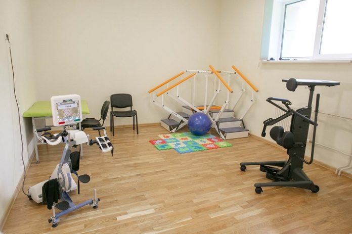 Уникальную реабилитационную технику используют для лечения в Московской областной детской больнице