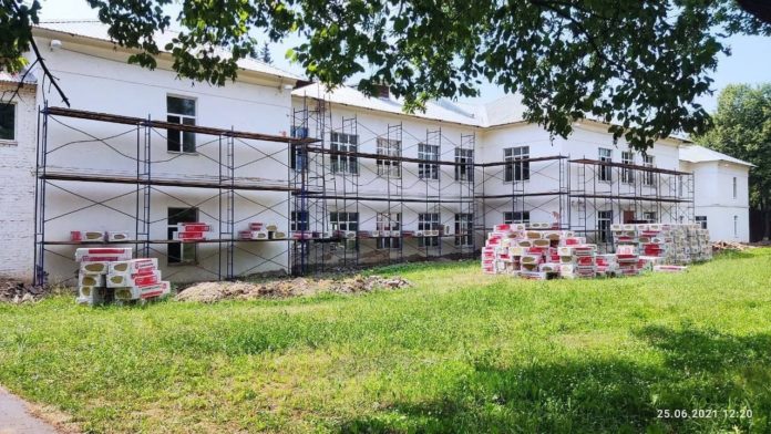 Стартовал капремонт здания лицея в микрорайоне Климовска Стартовал капремонт здания лицея в микрорайоне Климовска