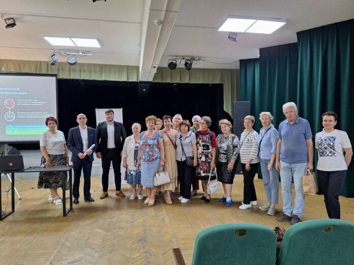 Жителям старшего возраста рассказали об основах финансовой безопасности