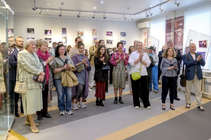 В Подольском краеведческом музее открылась выставка к 15-летию местного драматического театра