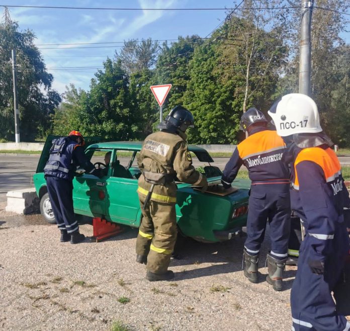 Ликвидацию последствий ДТП с возгоранием отработали во время учений в Подольском пожарно-спасательном гарнизоне Ликвидацию последствий ДТП с возгоранием отработали во время учений в Подольском пожарно-спасательном гарнизоне
