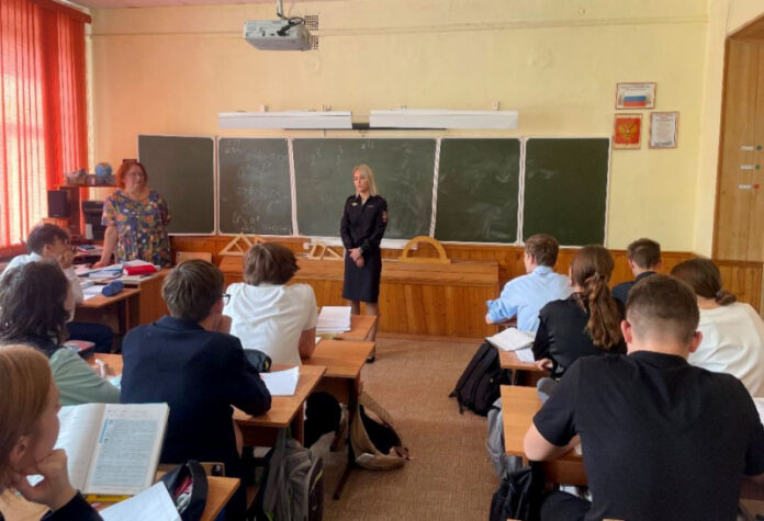 Полицейские в Подольске провели профилактическую акцию «Подросток – школа» Полицейские в Подольске провели профилактическую акцию «Подросток – школа»