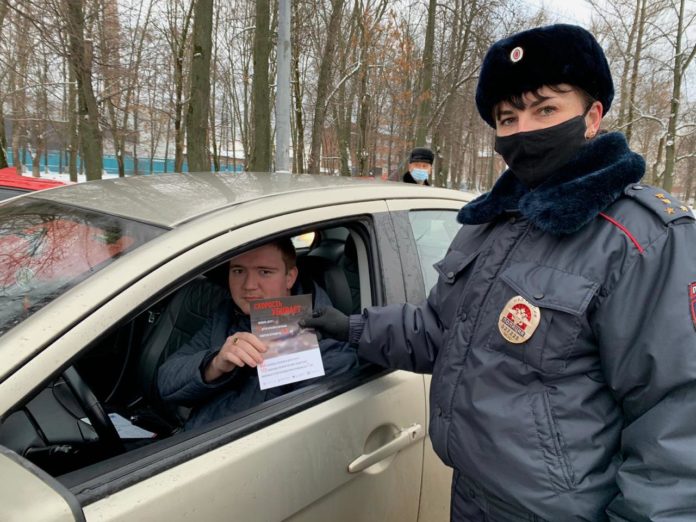 В Подольске автоинспекторы поведали автолюбителям о важности безопасной скорости движения В Подольске автоинспекторы поведали автолюбителям о важности безопасной скорости движения