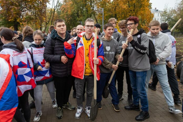 На экоакции «Наш лес. Посади свое дерево» в Подольске посадили почти 2 тысячи деревьев... На экоакции «Наш лес. Посади свое дерево» в Подольске посадили почти 2 тысячи деревьев...