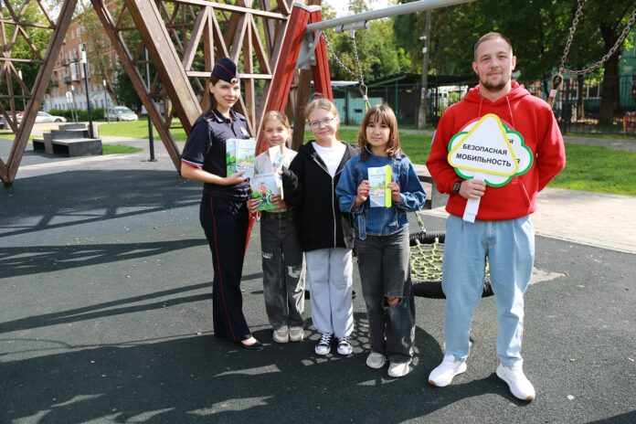 В рамках профилактического мероприятия «Внимание – дети!» сотрудники Госавтоинспекции провели акцию «Безопасный двор»