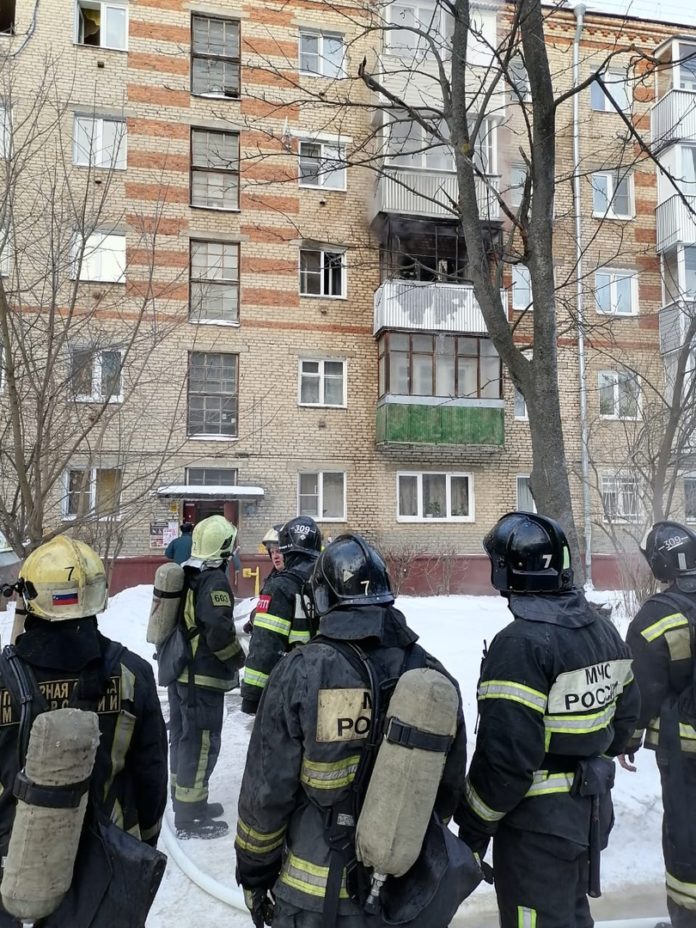 Пожарные Подольска устранили пожар в доме на ул. Бородинской Пожарные Подольска устранили пожар в доме на ул. Бородинской