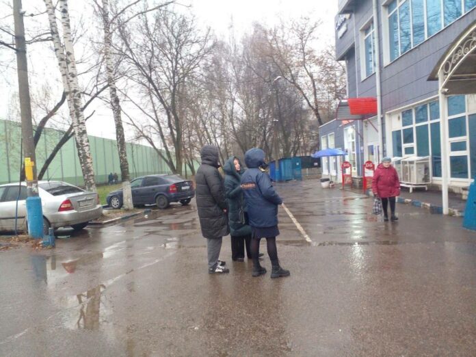 В Подольске продолжается осмотр объектов потребрынка у вылетных магистралей В Подольске продолжается осмотр объектов потребрынка у вылетных магистралей