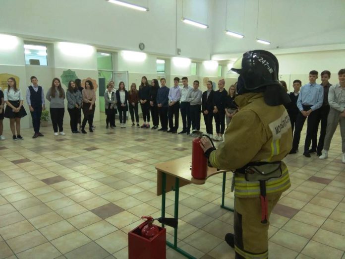 Пожарные 247 части побывали в гостях у подольских гимназистов в рамках общешкольного Дня профилактики Пожарные 247 части побывали в гостях у подольских гимназистов в рамках общешкольного Дня профилактики