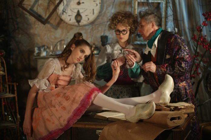 Театр-студия «Артель» Дома культуры ЗиО продолжает сезон аншлаговыми спектаклями Театр-студия «Артель» Дома культуры ЗиО продолжает сезон аншлаговыми спектаклями