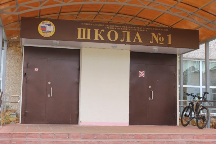 Павел Максимович проверил качество школьной спортивной площадки