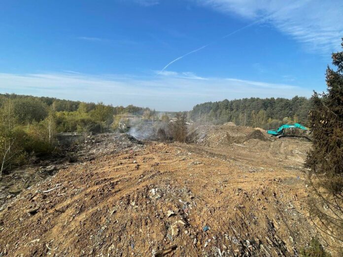 Завершаются работы по ликвидации очагов тления на свалке около д. Лучинское Завершаются работы по ликвидации очагов тления на свалке около д. Лучинское