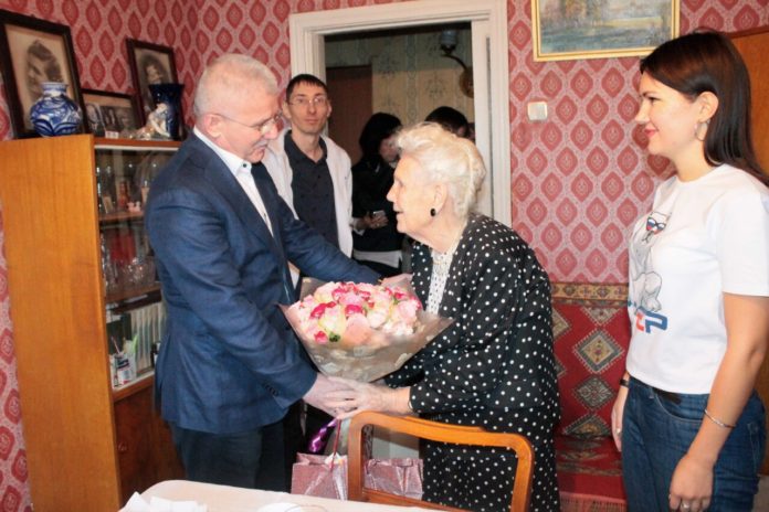 Подольчанка Зинаида Ивановна Черенкова отметила 101-й день рождения Подольчанка Зинаида Ивановна Черенкова отметила 101-й день рождения