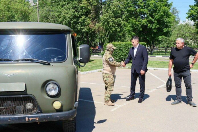 Военнослужащим из Подольска передали автомобиль УАЗ Военнослужащим из Подольска передали автомобиль УАЗ