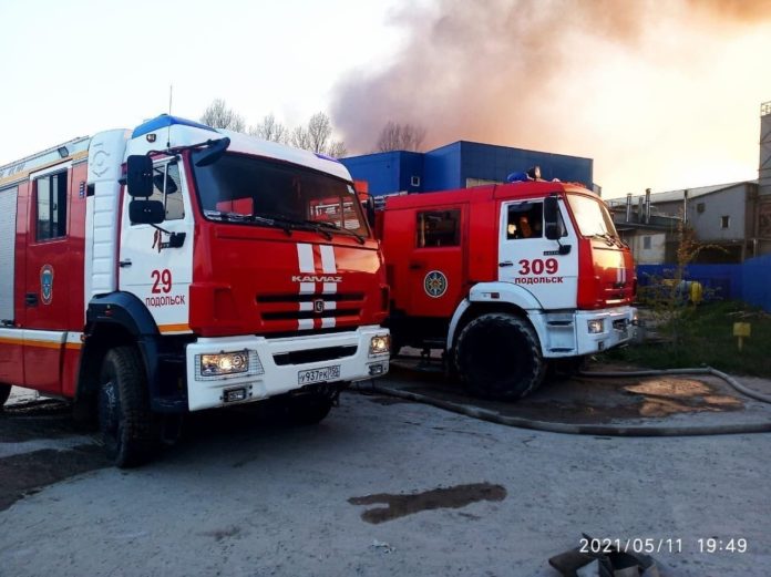 Подольские огнеборцы  устранили пожар на улице Шамотная Подольские огнеборцы  устранили пожар на улице Шамотная