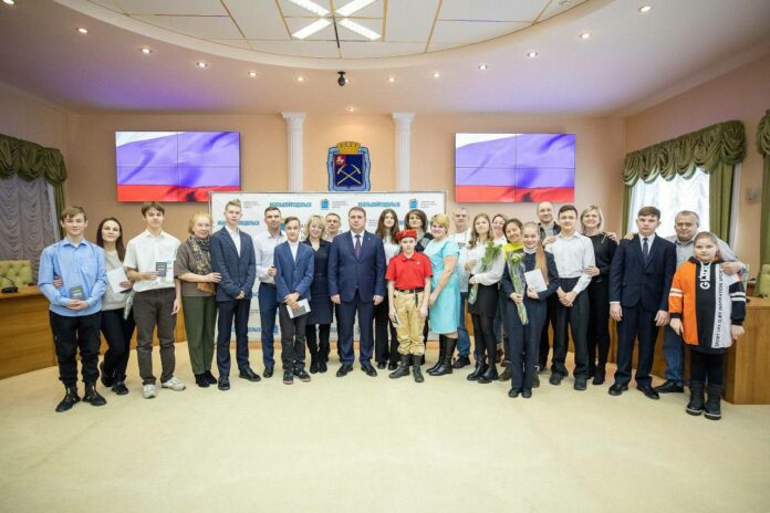 Глава Подольска принял участие в акции «Я – Гражданин России» Глава Подольска принял участие в акции «Я – Гражданин России»