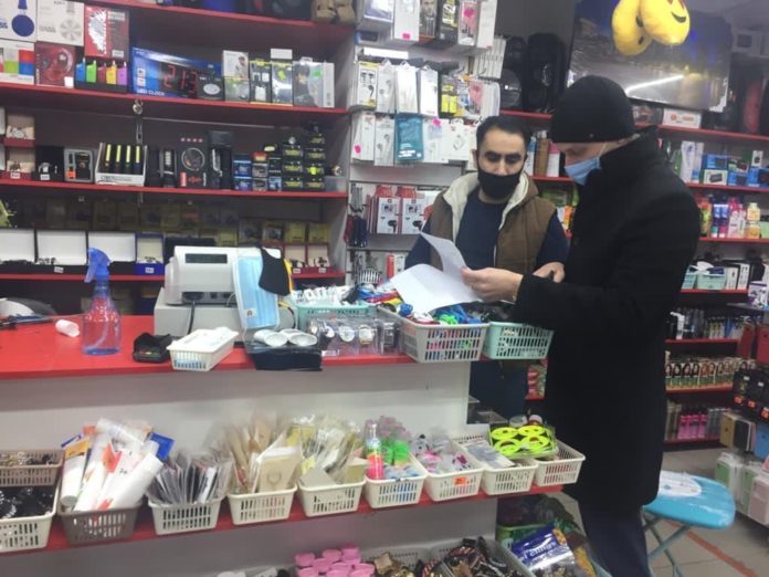 В микрорайоне Климовск проверили соблюдение эпидемиологических мер торговыми объектами 7 декабря В микрорайоне Климовск проверили соблюдение эпидемиологических мер торговыми объектами 7 декабря