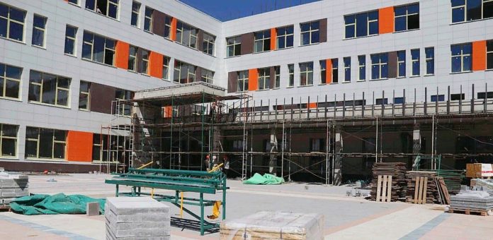 Поставка оборудования в школу на Бородинском бульваре стартовала Поставка оборудования в школу на Бородинском бульваре стартовала