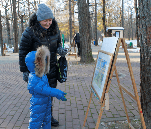 В парке “Дубрава” можно было увидеть выставку картин 12 декабря