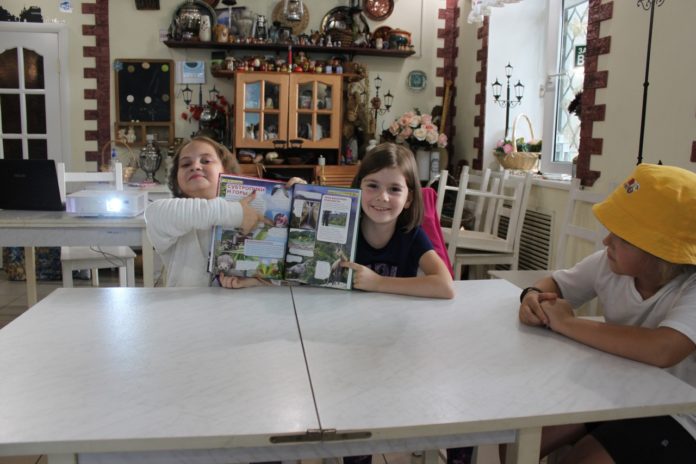 Игровая программа «Цвета моей Родины» прошла в ДК «Романцево» Игровая программа «Цвета моей Родины» прошла в ДК «Романцево»