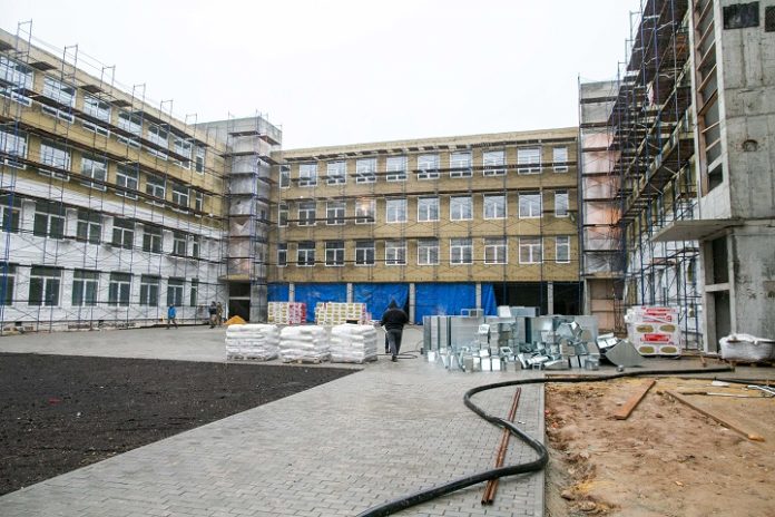 Продолжается строительство новой школы на 825 мест в микрорайоне Климовск Продолжается строительство новой школы на 825 мест в микрорайоне Климовск