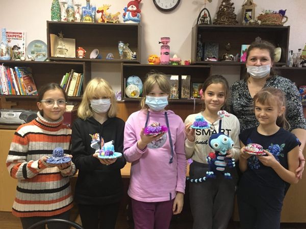 Мастер – класс «Шляпка – игольница» состоялся в библиотеке № 26