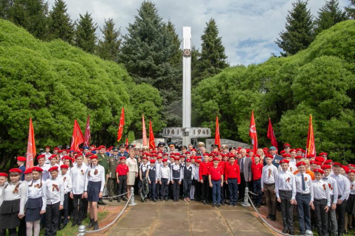 Клянемся быть достойными гражданами России!
