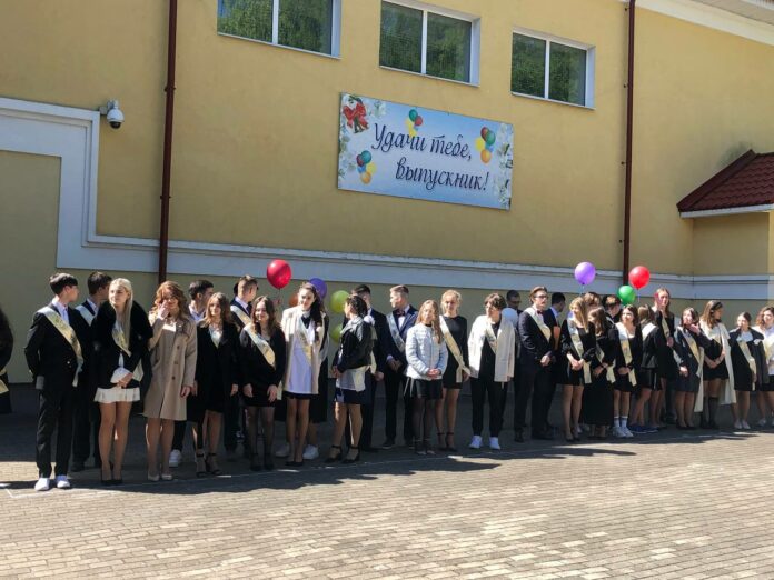 «Последний звонок» прозвенел в микрорайоне округа «Последний звонок» прозвенел в микрорайоне округа