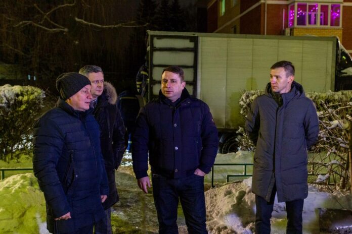 Дмитрий Жариков совершил обход поселка и пообщался с жителями Молодежного Дмитрий Жариков совершил обход поселка и пообщался с жителями Молодежного