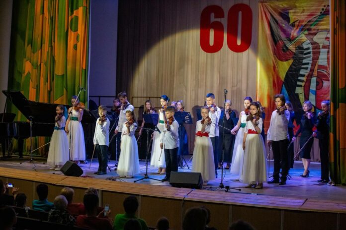 Климовская детская музыкальная школа отметила 60-летие Климовская детская музыкальная школа отметила 60-летие