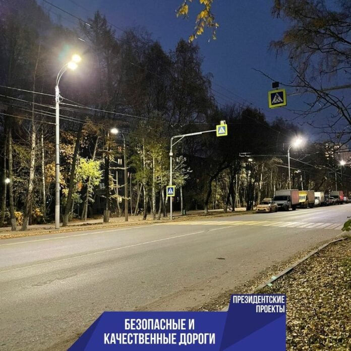 Полным ходом идет замена светильников на Красногвардейском бульваре Полным ходом идет замена светильников на Красногвардейском бульваре