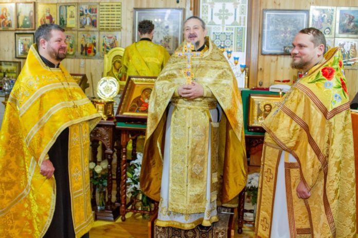 Божественная литургия прошла в Никольском храме