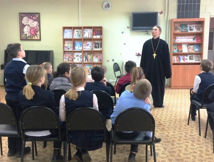 В библиотеке №2 прошли рождественские чтения для учащихся