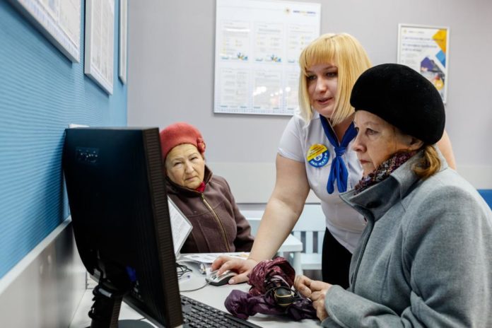 Почти тысяча участников «Активного долголетия» были обучены онлайн сервису «Умная платежка»