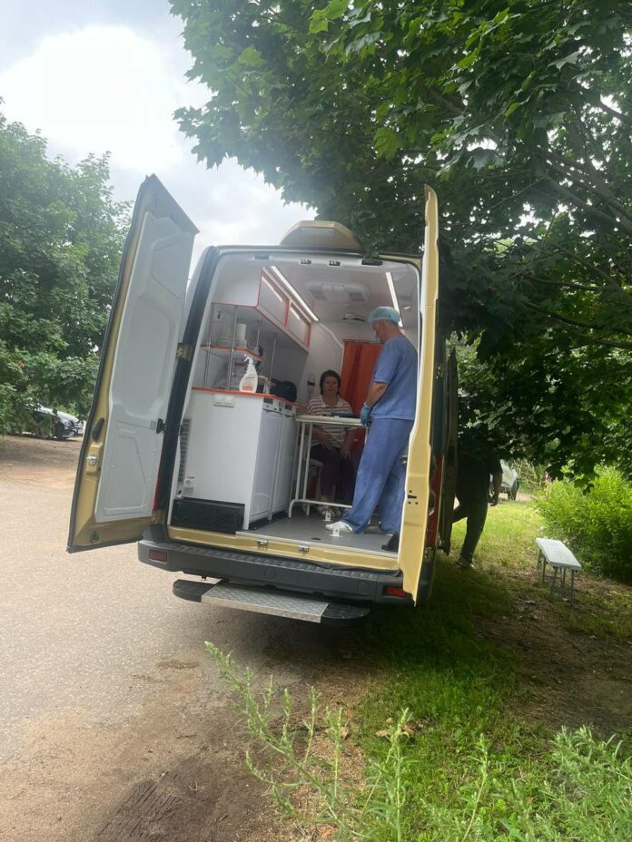 В деревне Дмитрово в Подольске провели выездную диспансеризацию