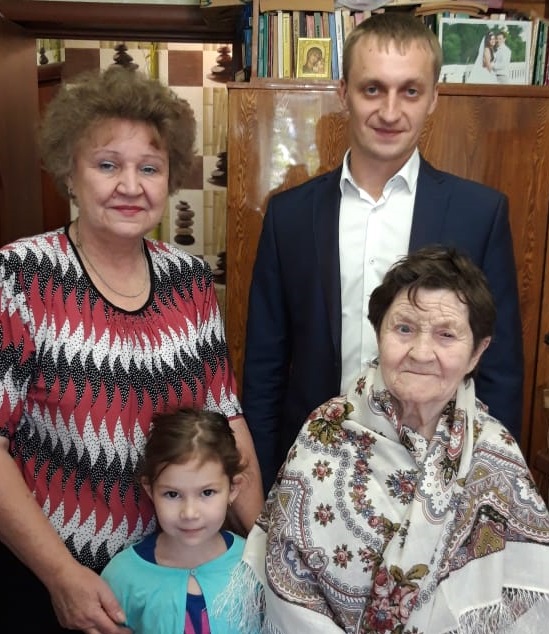 Поздравления с 90-летием принимала труженица тыла Тамара Ивановна Киреичева 6 сентября
