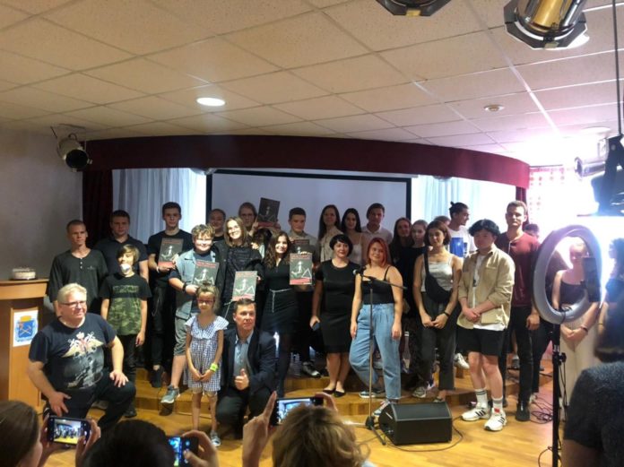 Концерт, посвященный памяти Виктора Цоя прошел в молодежном центре «Максимум» Концерт, посвященный памяти Виктора Цоя прошел в молодежном центре «Максимум»