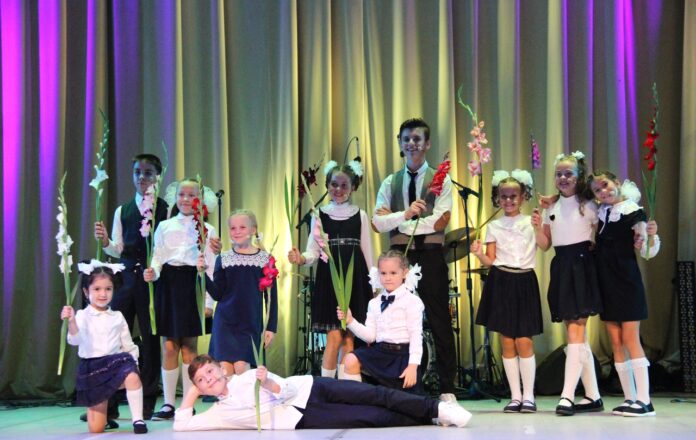 В КПЦ «Дубровицы» состоялся концерт-открытие нового сезона «Творческий заряд»