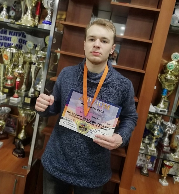 Житель округа завоевал первое место на соревнованиях турнира «TIME to FIGHT» в Долгопрудном