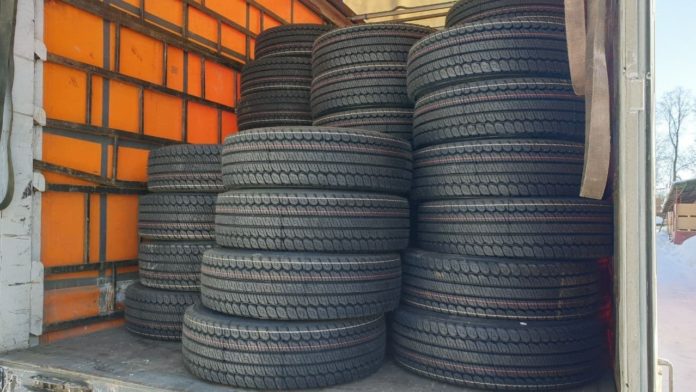 В Мострансавто поступили брендированные шины с логотипом предприятия
