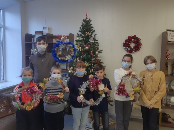 В библиотеке № 26 состоялся новогодний мастер-класс В библиотеке № 26 состоялся новогодний мастер-класс