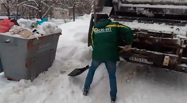 Для соблюдения графика вывоза ТКО привлечена дополнительная техника и грузчики Для соблюдения графика вывоза ТКО привлечена дополнительная техника и грузчики